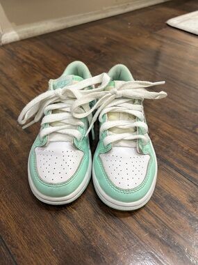 Nike Kids Mint-Coral White Low-Top Sneakers